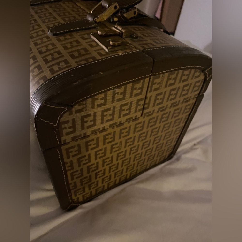 FENDI TRAVEL - Picture 4 of 8